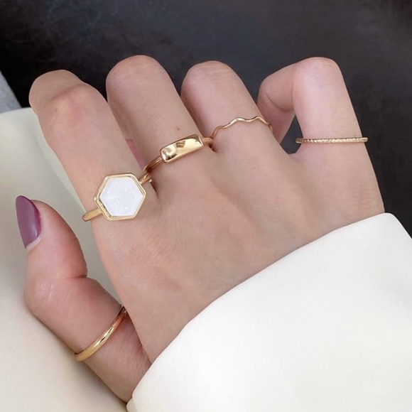 **KHADIJA* 5-Pc Gold Minimalist Fashion Ring Set - Picture 1 of 7